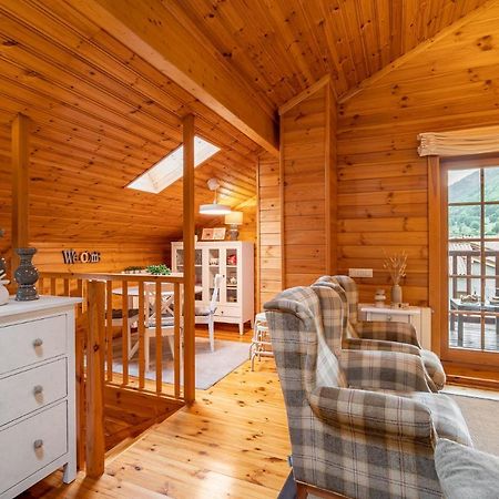 Espléndida cabaña de madera frente al río Ter Camprodon Exterior foto