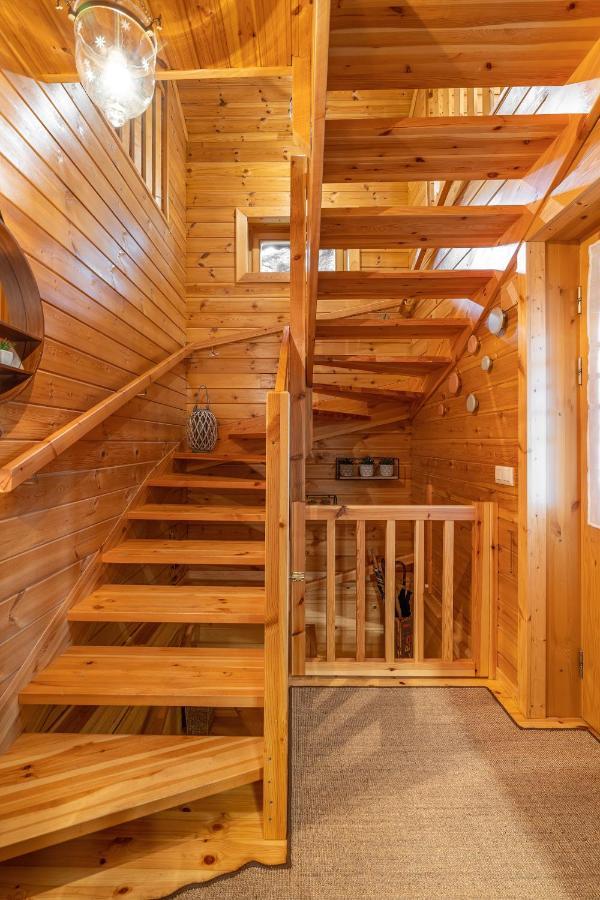 Espléndida cabaña de madera frente al río Ter Camprodon Exterior foto