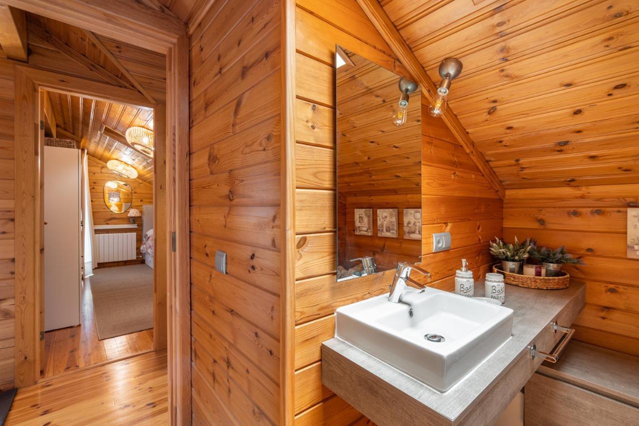Espléndida cabaña de madera frente al río Ter Camprodon Exterior foto