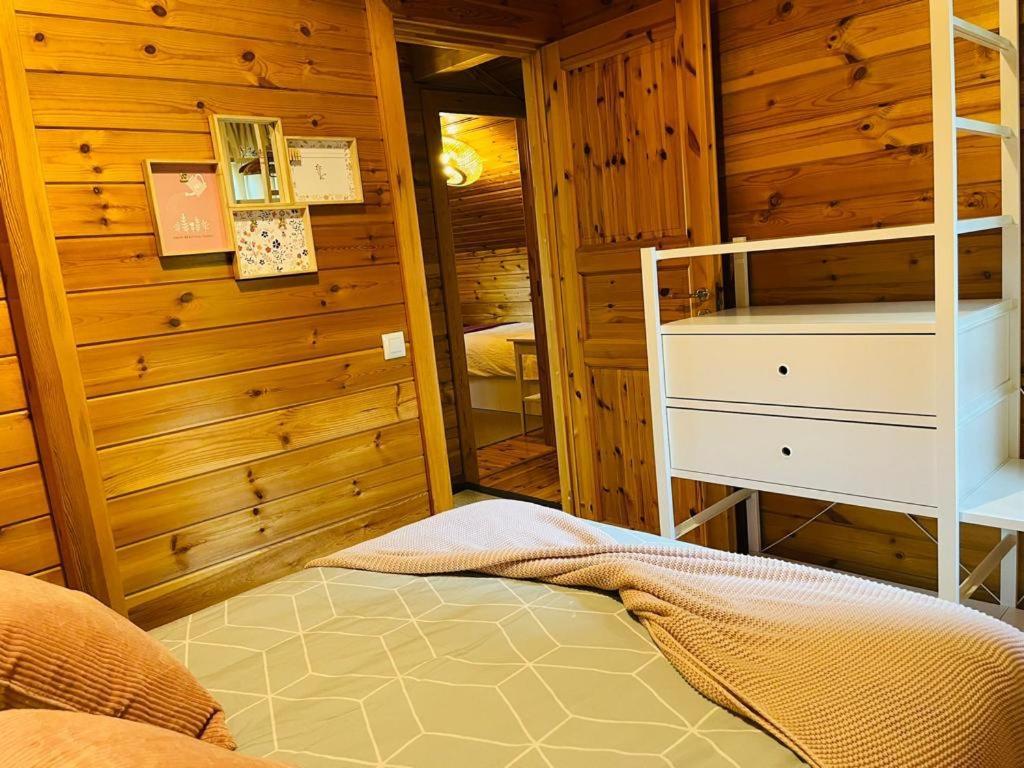 Espléndida cabaña de madera frente al río Ter Camprodon Exterior foto